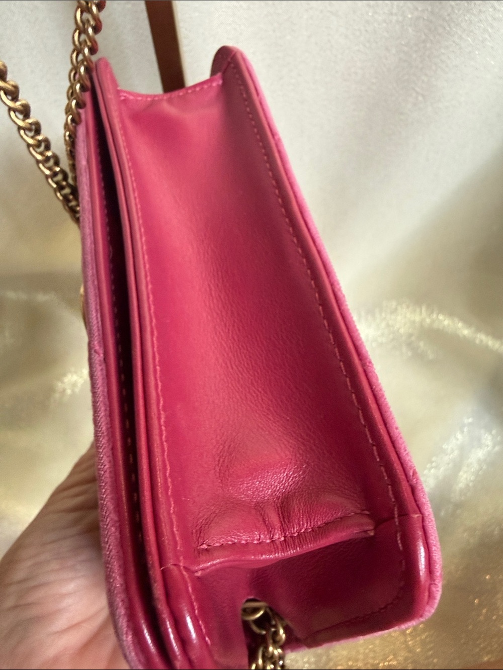 Gucci Fuchsia Velvet 'LOVE' Shoulder Bag with Floral Embroidery - Picture 6 of 9